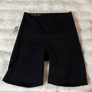Aritzia TNA Slick cheeky 7 inch bike shorts